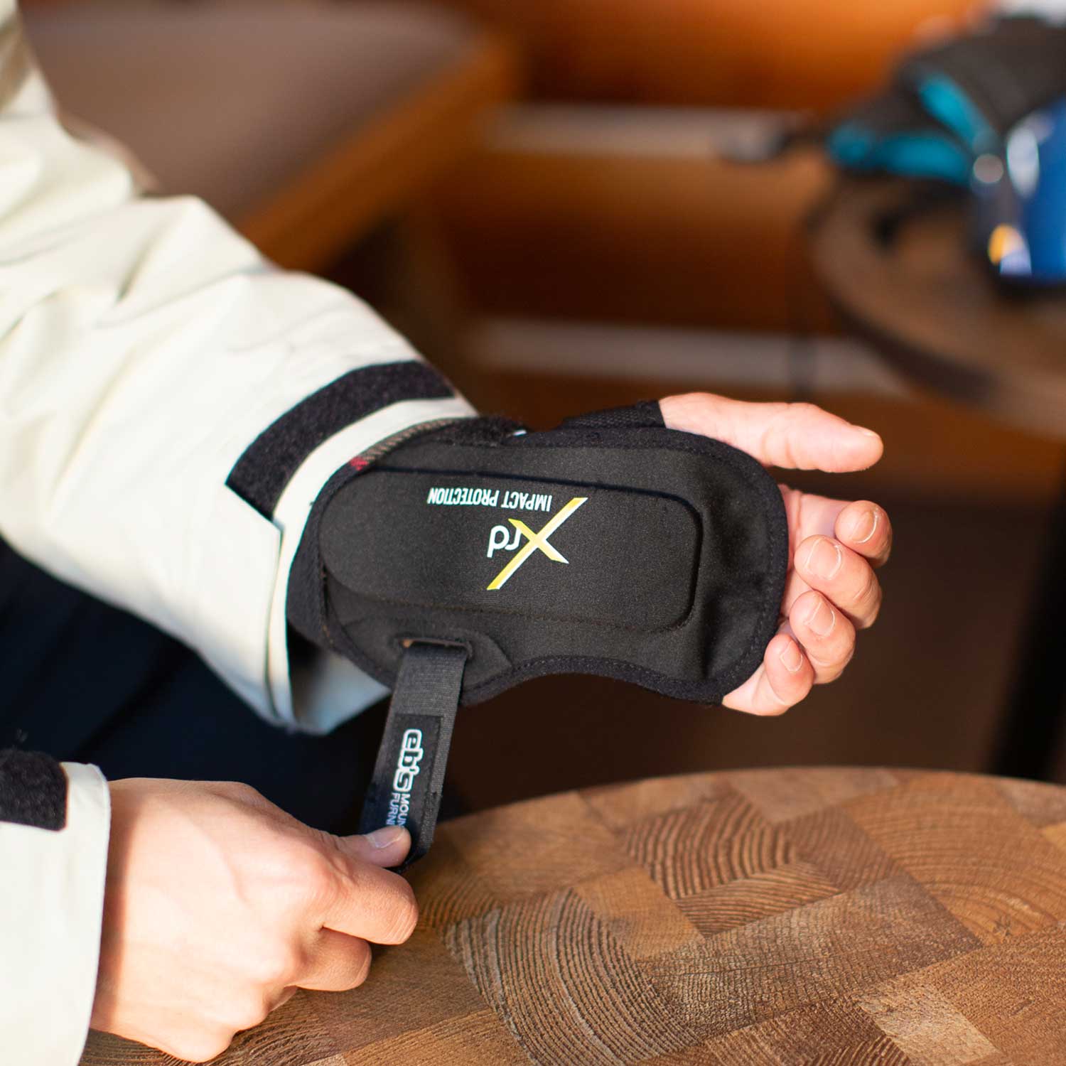 2026年10月入荷予定　WRIST GUARD XRD®