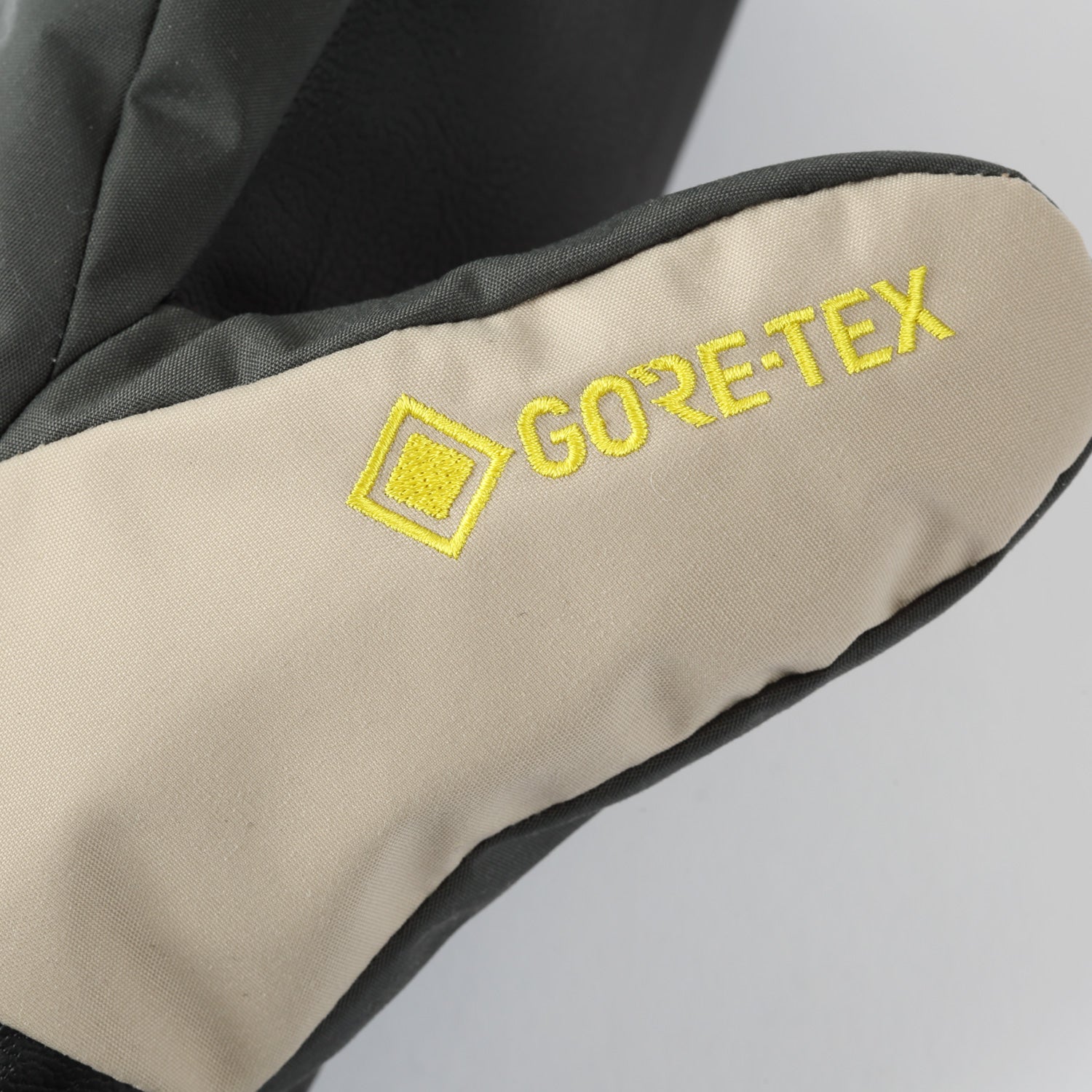 GORE-TEX KEMONO CHAN®