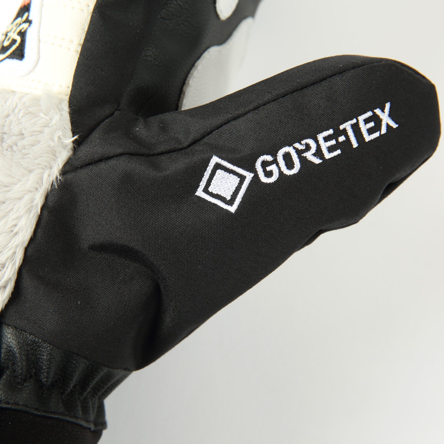 GORE-TEX EXCLUSIVE