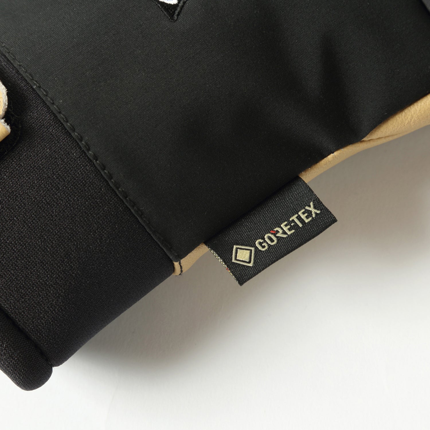 2026年9月入荷予定　LIGHT MITT