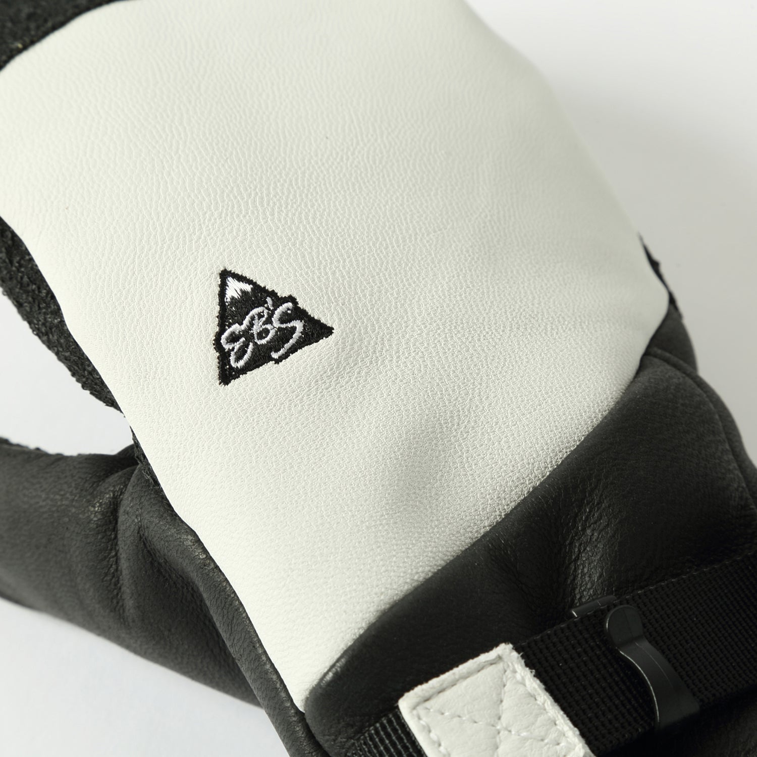 2026年9月入荷予定　CARVING MITT STRONG NII