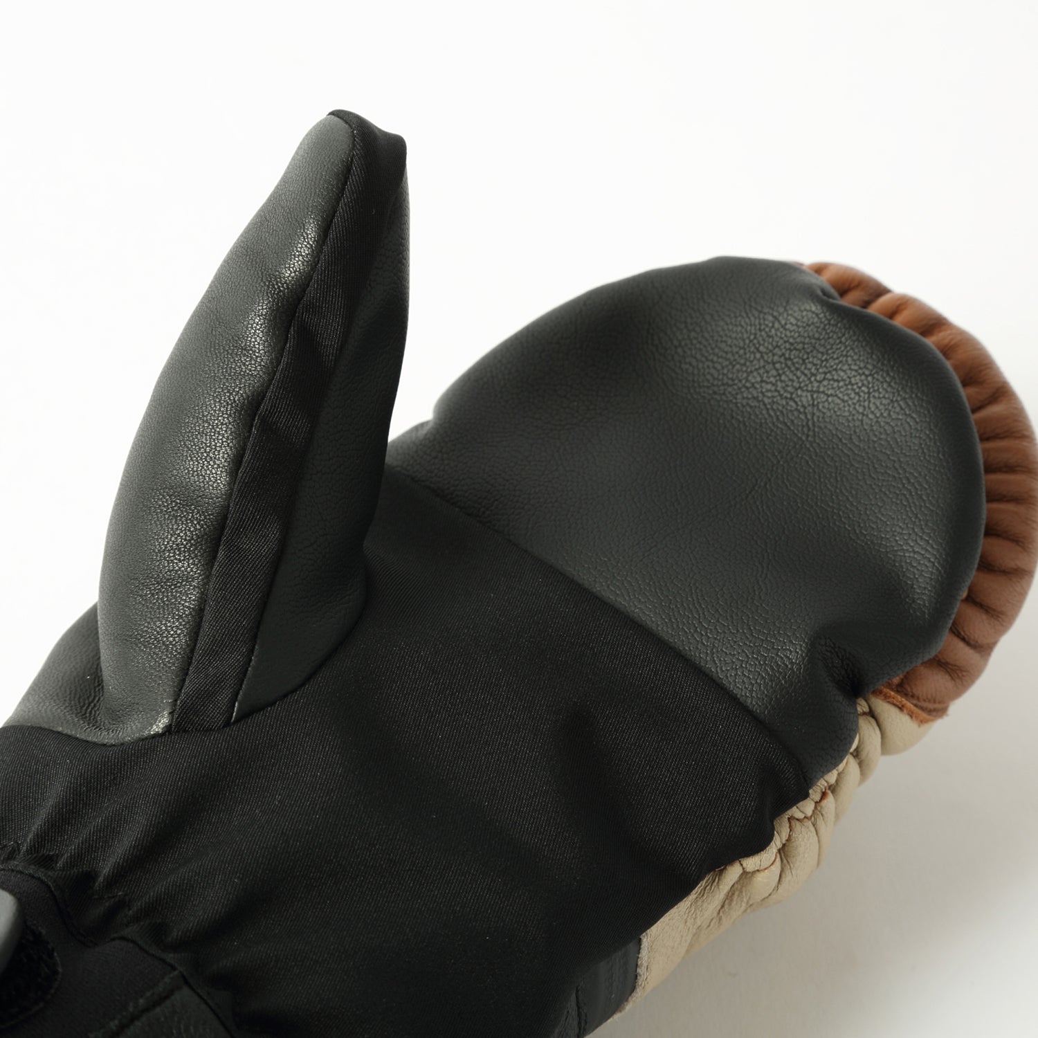 2026年9月入荷予定　ARMA ZIP