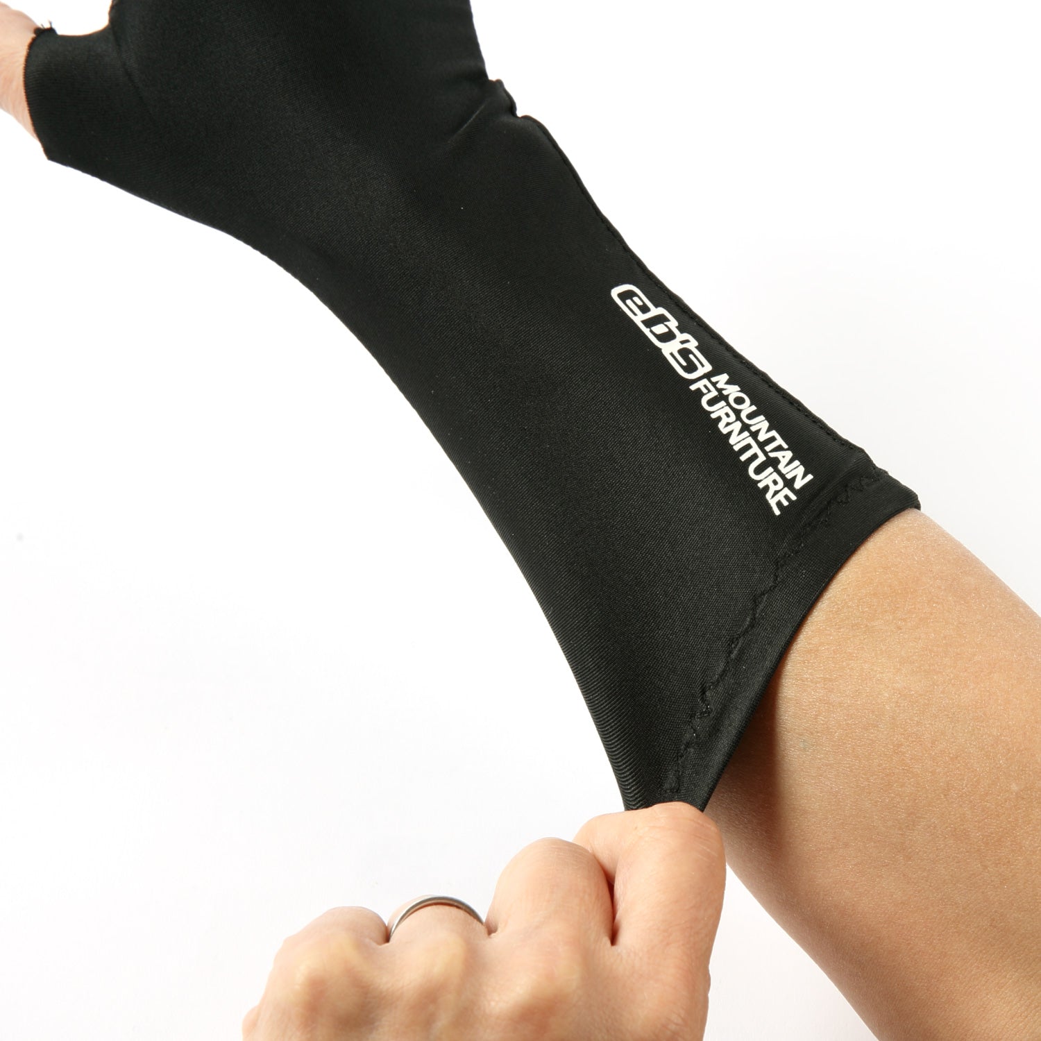 2026年9月入荷予定　USU USU GAITER