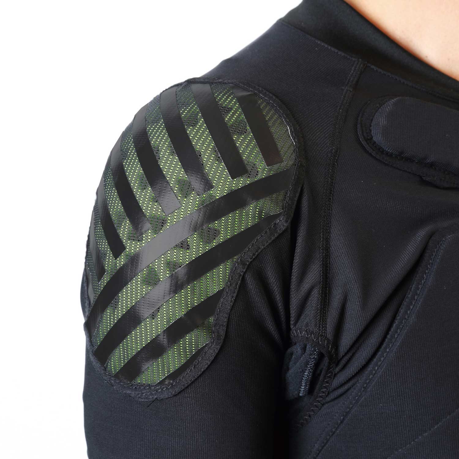 2026年10月入荷予定　BODY DEFENDER