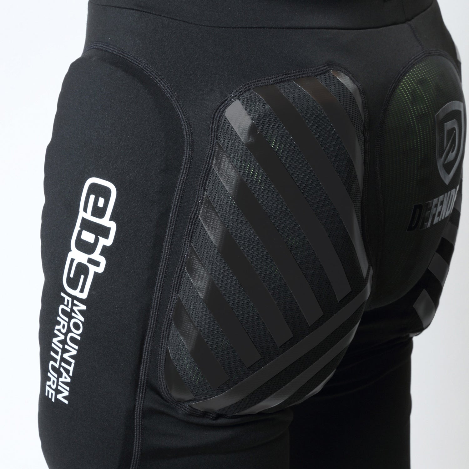 2026年10月入荷予定　HIP DEFENDER