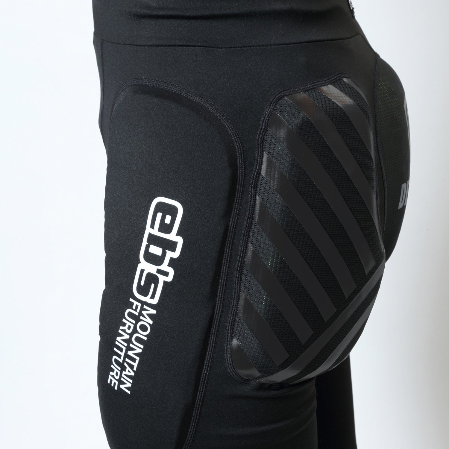2026年10月入荷予定　HIP DEFENDER LONG