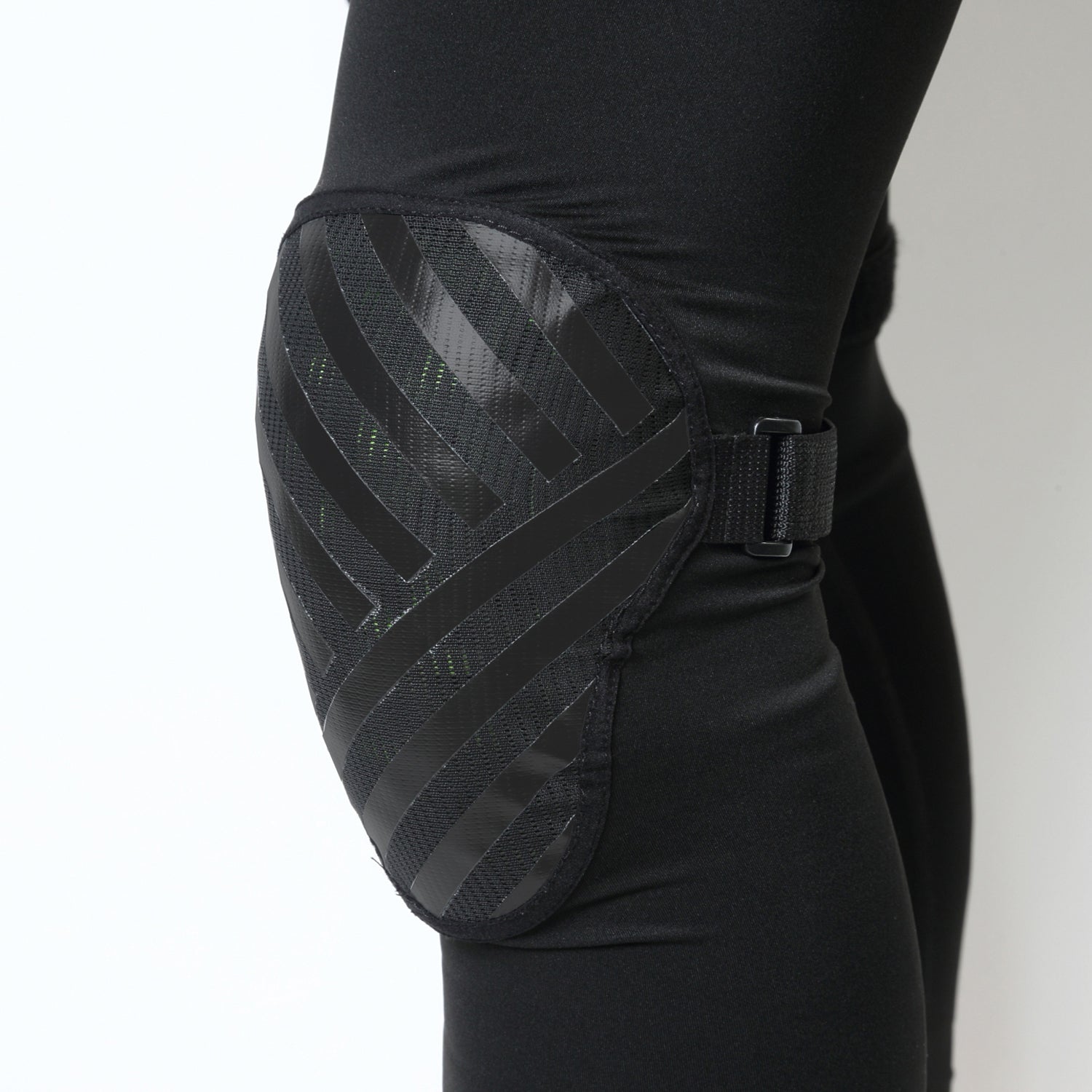 2026年10月入荷予定　HIP DEFENDER LONG