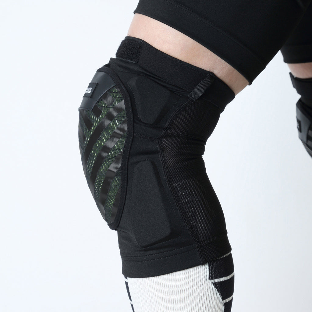 2026年10月入荷予定　KNEE DEFENDER