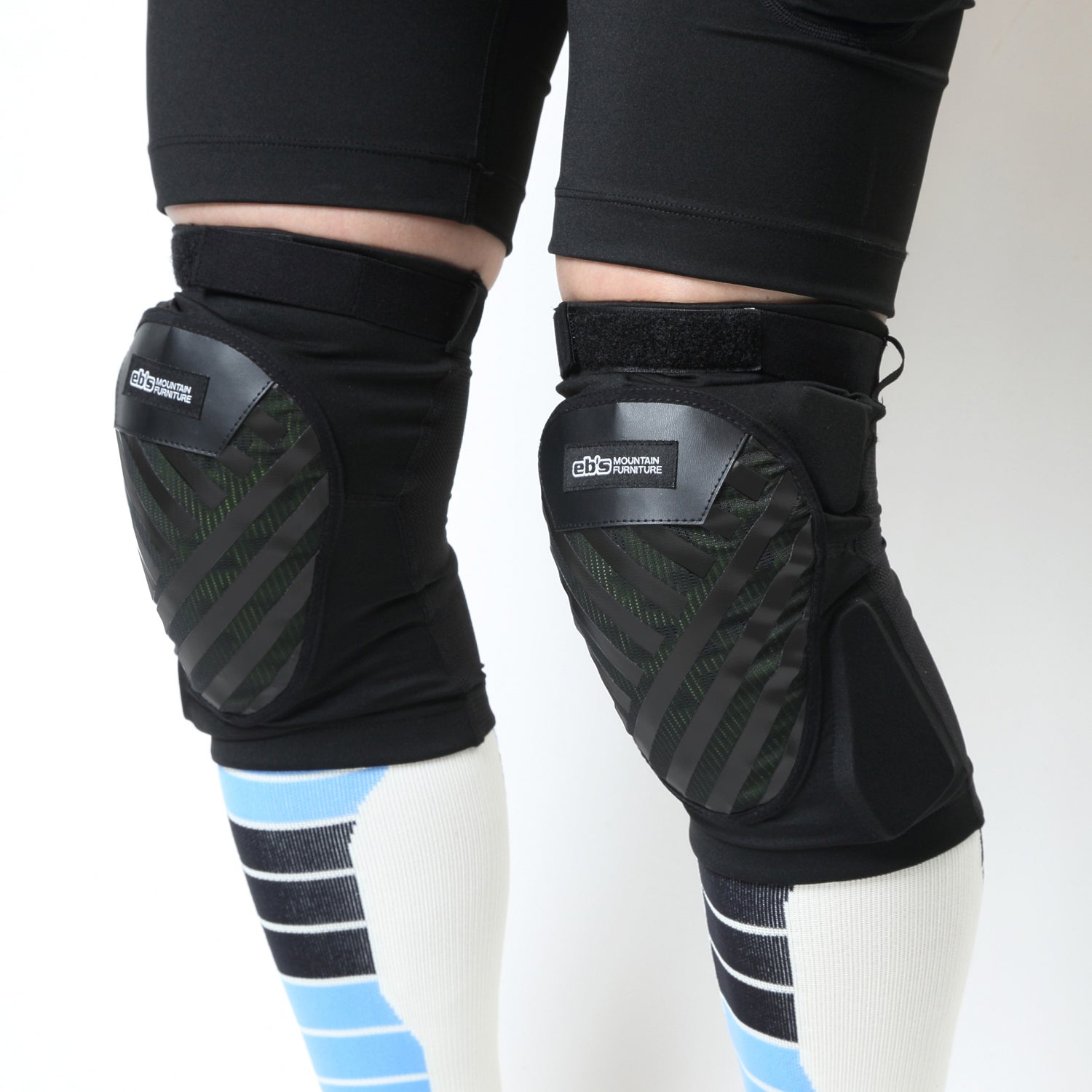 2026年10月入荷予定　KNEE DEFENDER