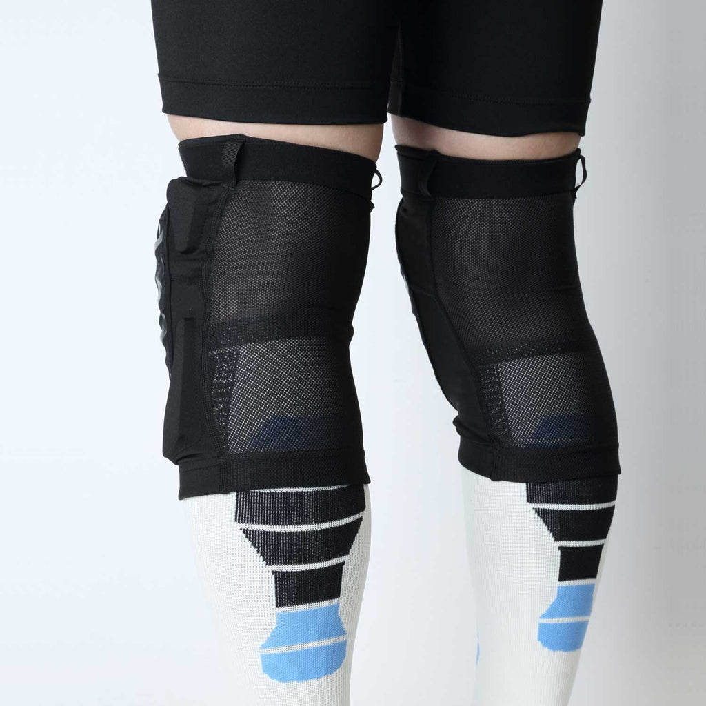 2026年10月入荷予定　KNEE DEFENDER