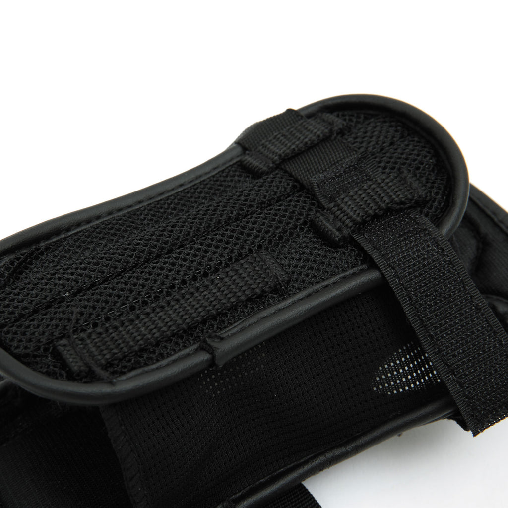 2026年10月入荷予定　WRIST PROTECTOR
