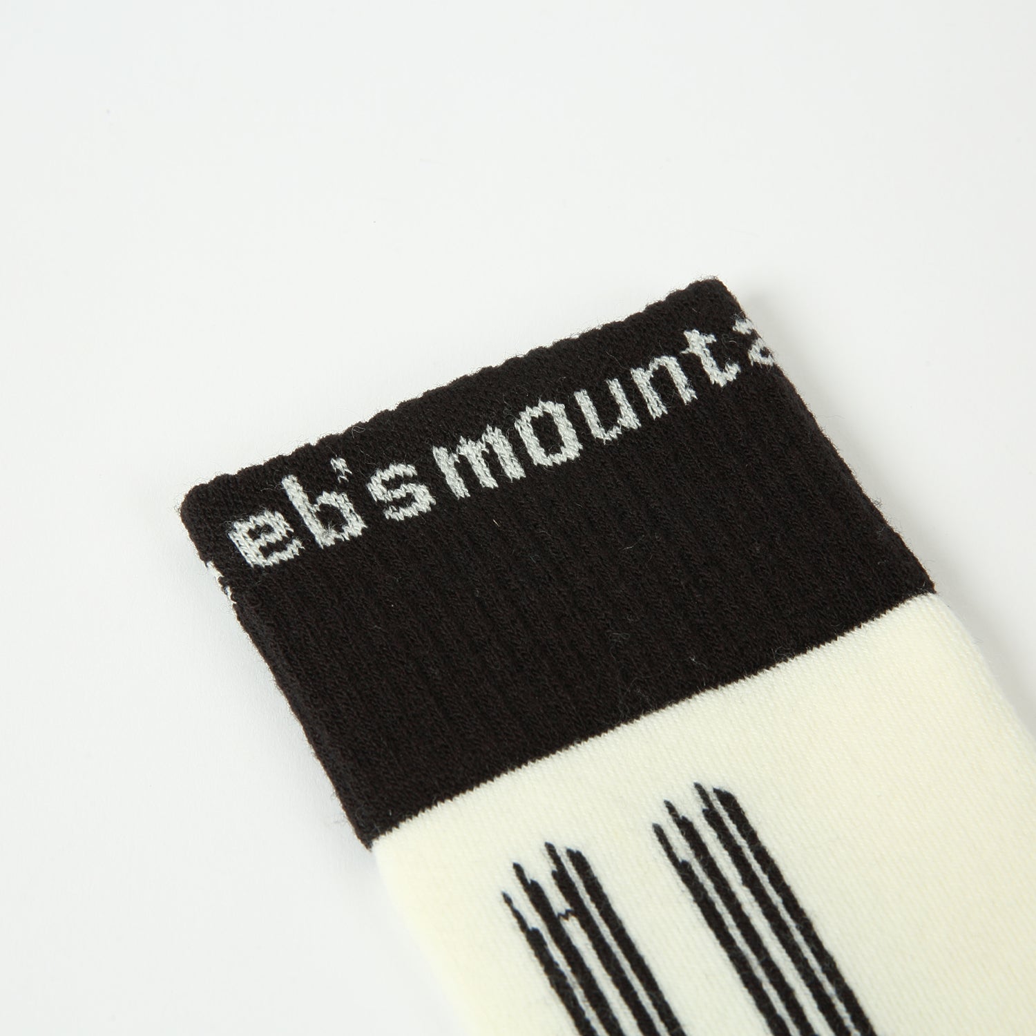 2026年9月入荷予定　VERY WARM KURONEKO