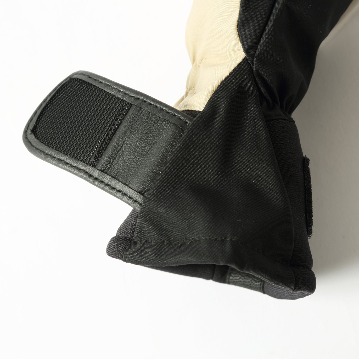 2026年9月入荷予定　GORE-TEX® JR MITT