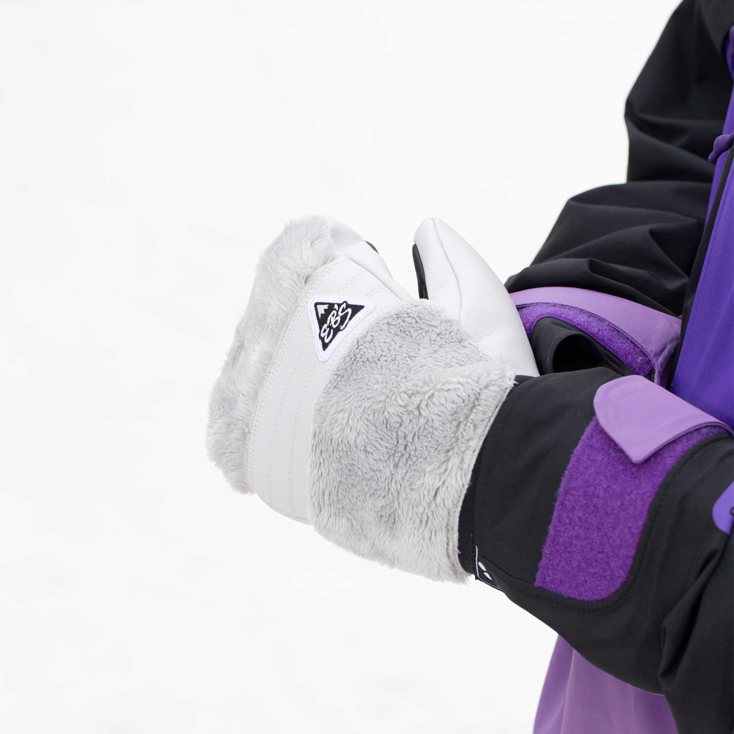 2026年9月入荷予定　EXCLUSIVE MITT