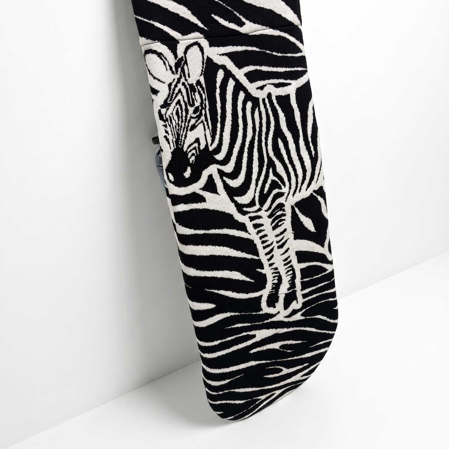 2026年9月入荷予定　KNIT COVER ZEBRA