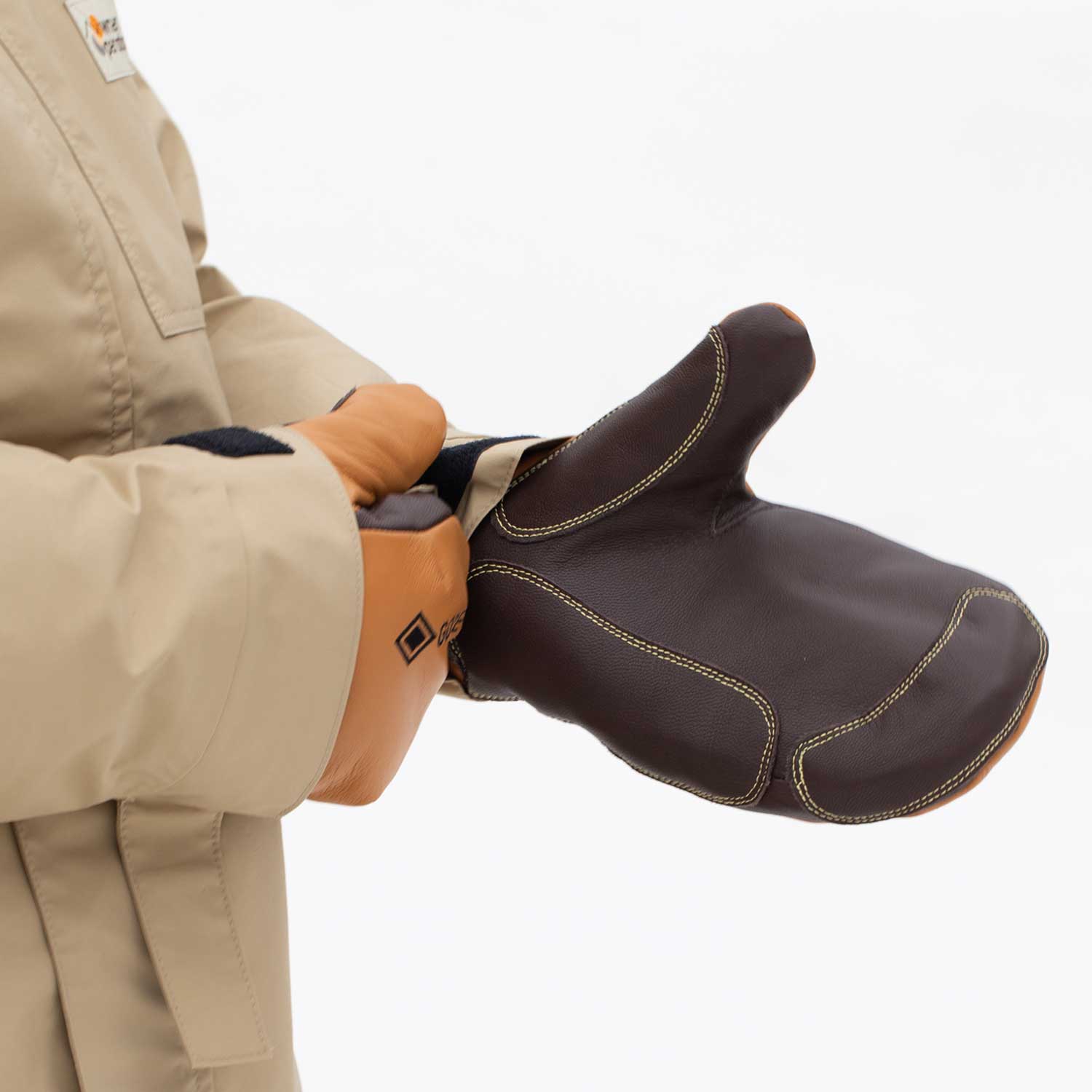 2026年9月入荷予定　CARVING MITT