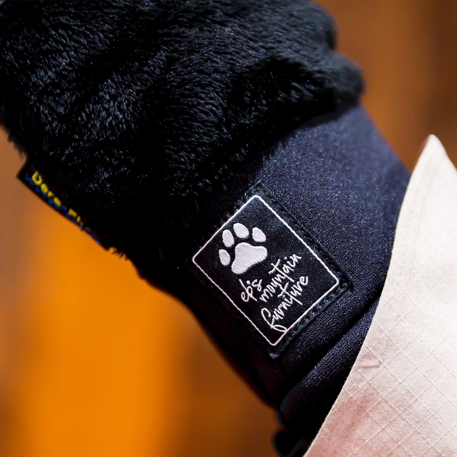 EXCLUSIVE MITT