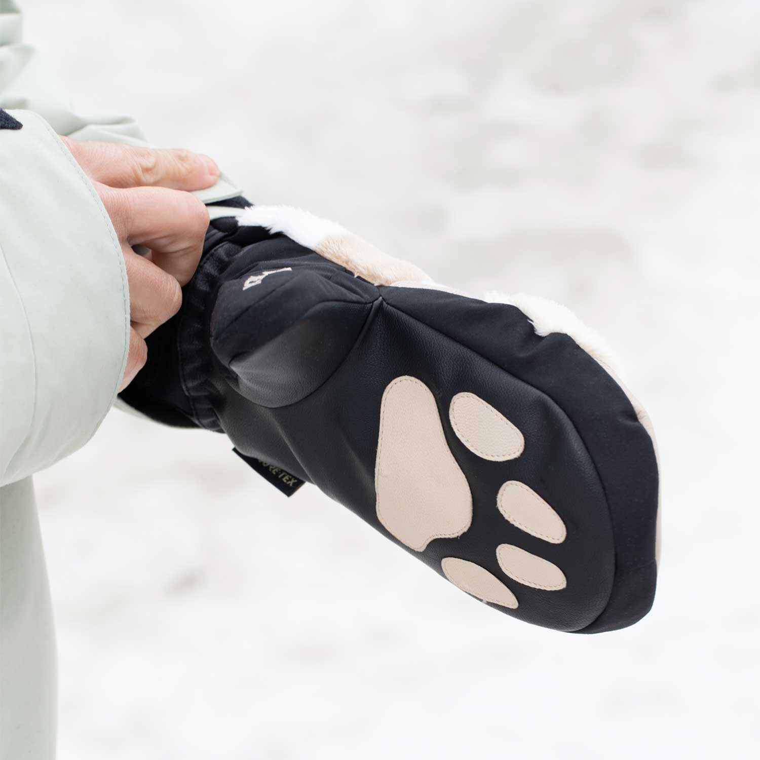 2026年9月入荷予定　GORE-TEX® EXCLUSIVE