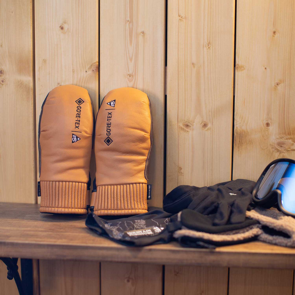2026年9月入荷予定　CARVING MITT
