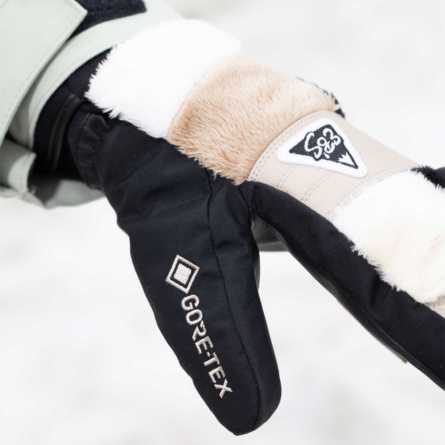 2026年9月入荷予定　GORE-TEX® EXCLUSIVE